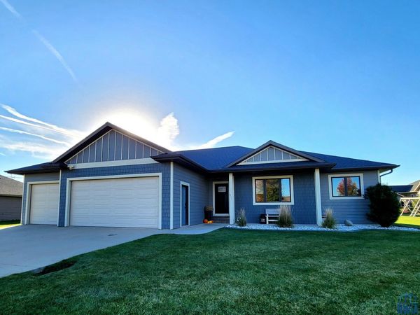 1311 Aspen St., Hull, IA 51239