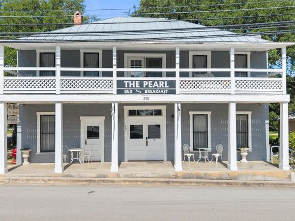 201 N Nugent Ave, Johnson City, TX 78636