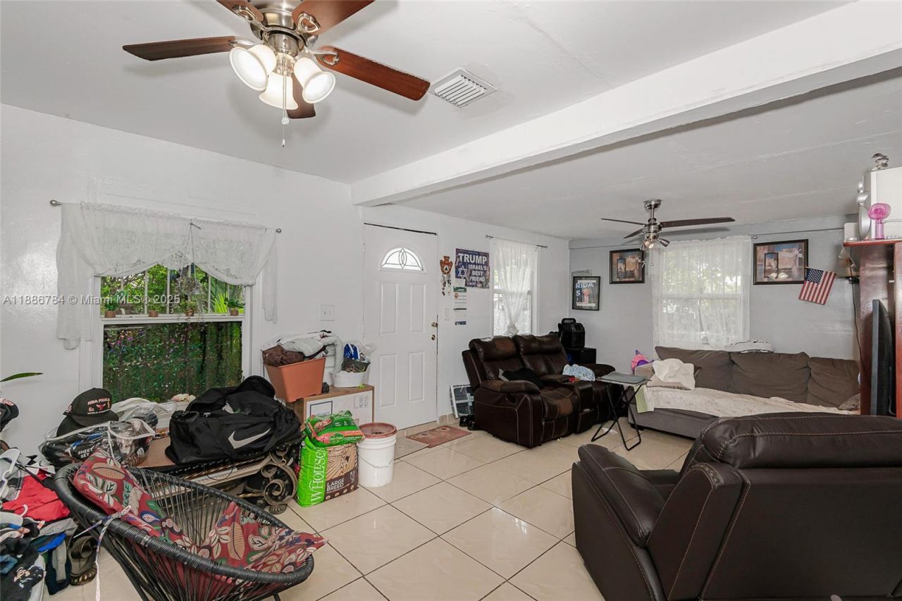 807 NW 109th St, Miami, FL 33168 Photo