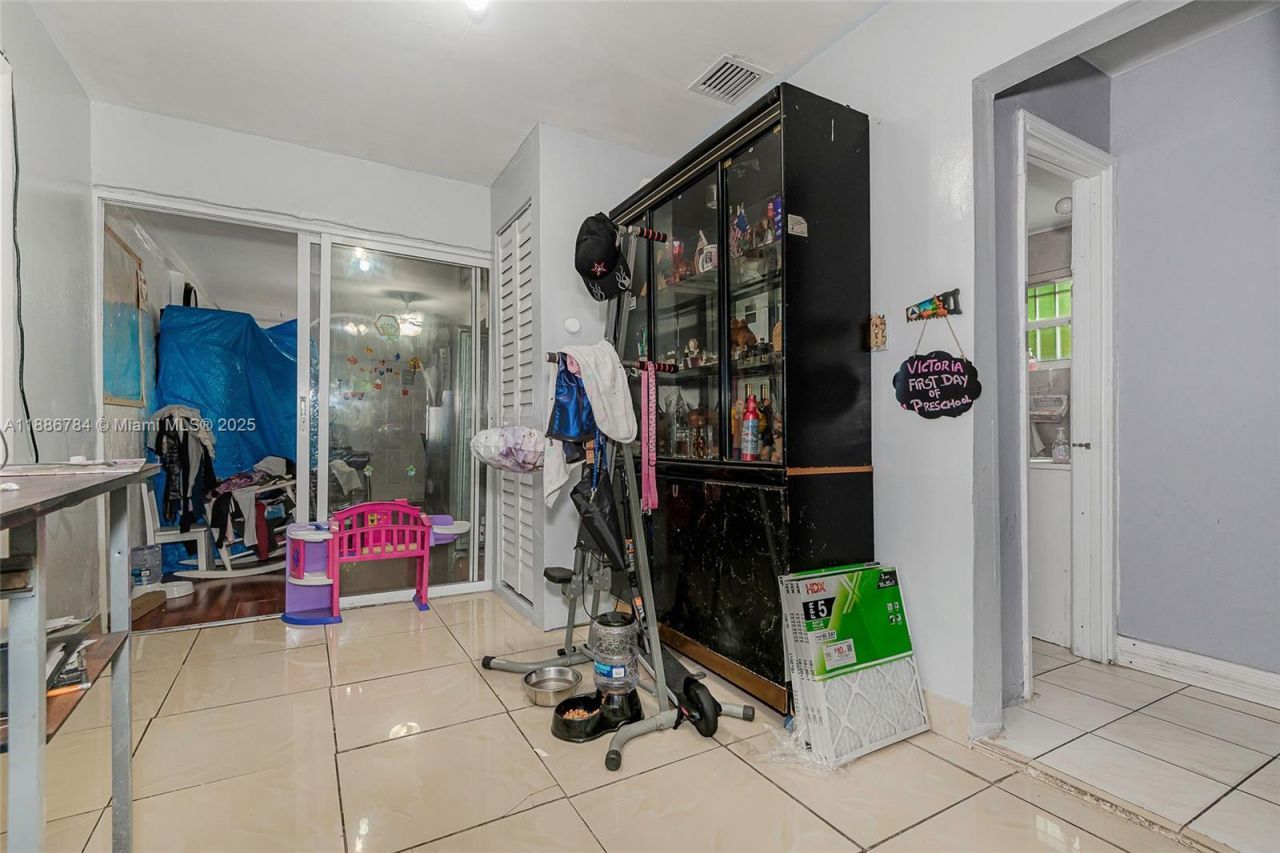 807 NW 109th St, Miami, FL 33168 Photo