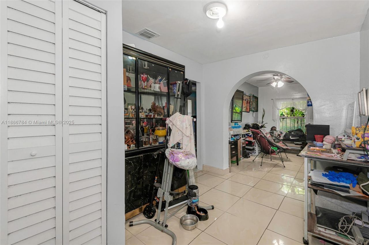 807 NW 109th St, Miami, FL 33168 Photo