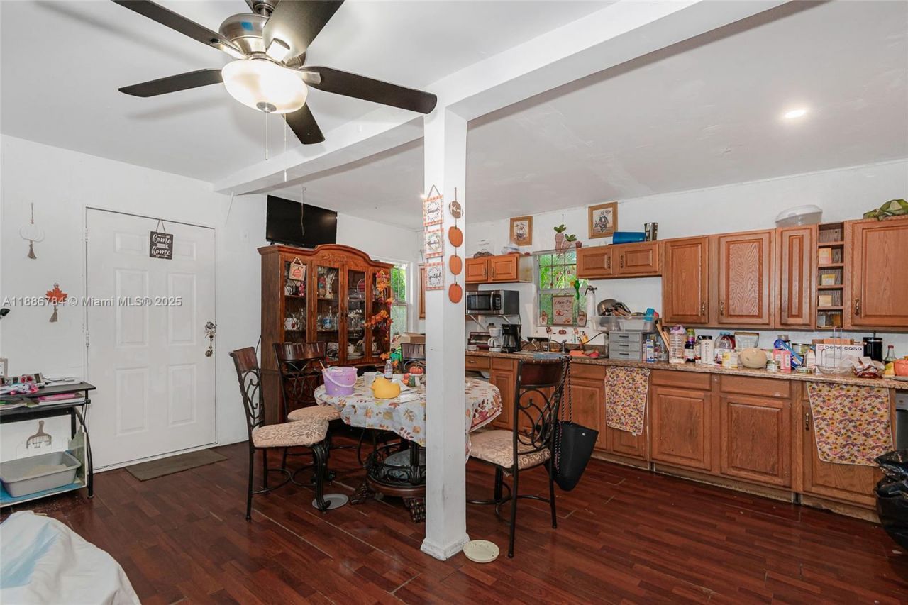 807 NW 109th St, Miami, FL 33168 Photo