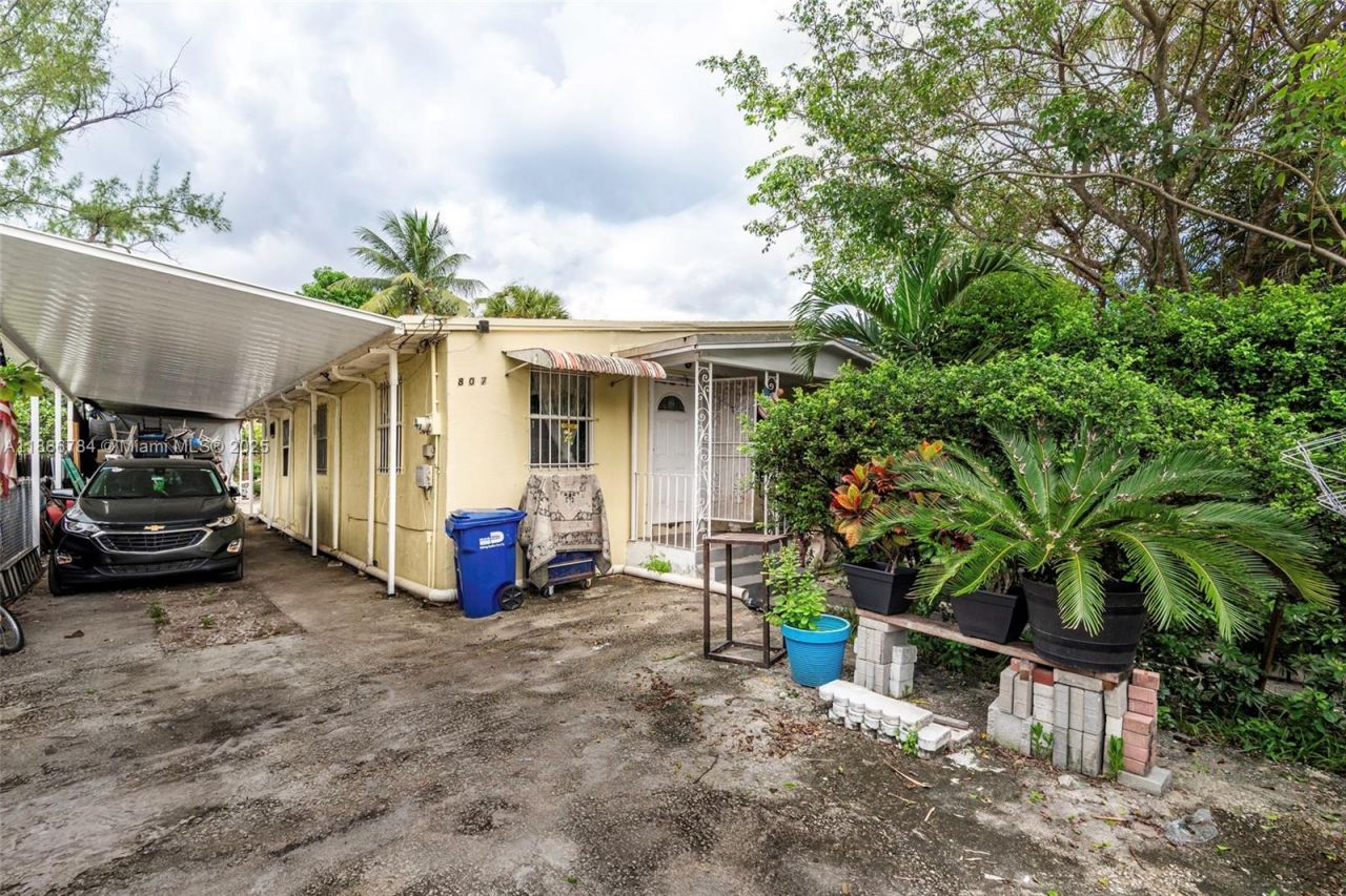 807 NW 109th St, Miami, FL 33168 Photo