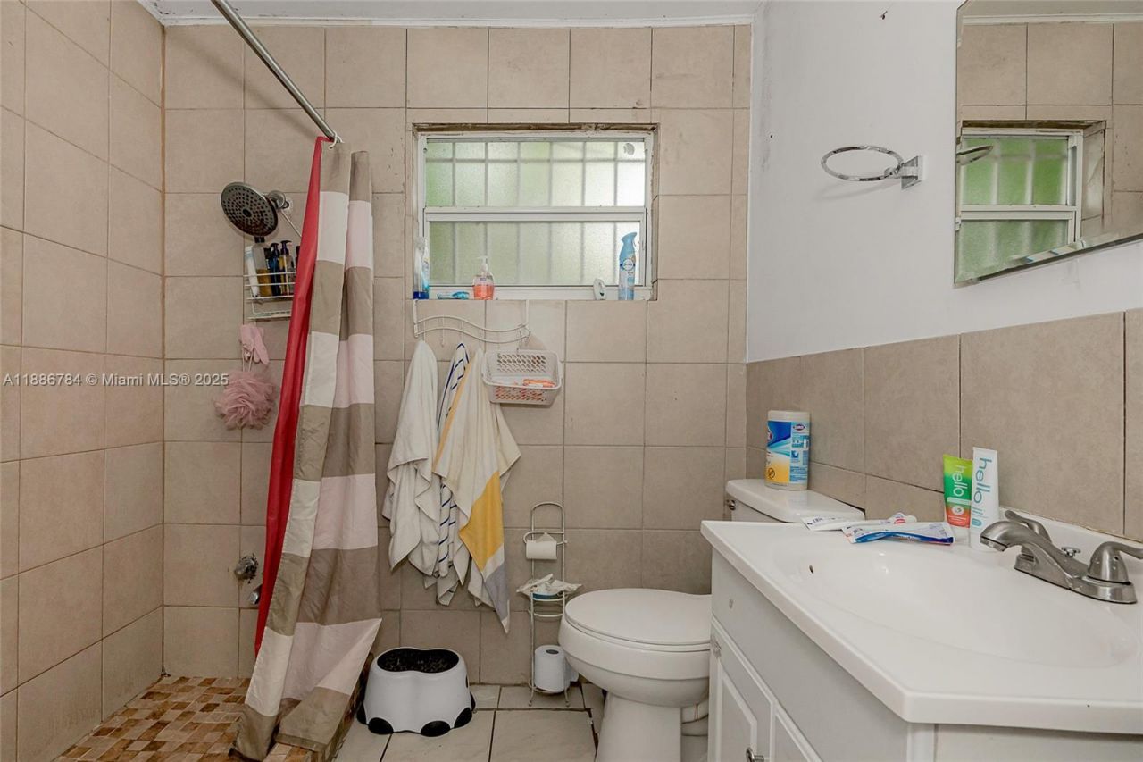 807 NW 109th St, Miami, FL 33168 Photo