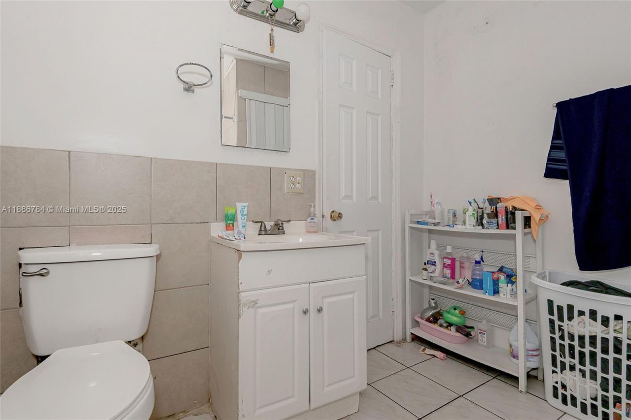 807 NW 109th St, Miami, FL 33168 Photo