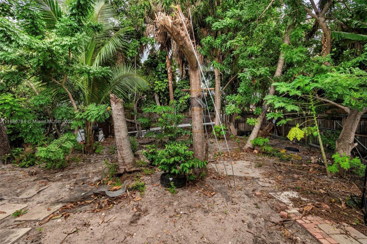 807 NW 109th St, Miami, FL 33168 Photo