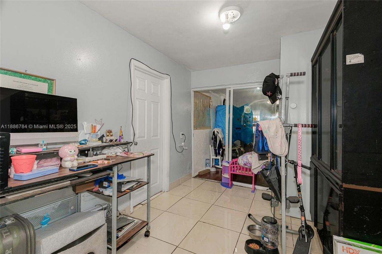 807 NW 109th St, Miami, FL 33168 Photo