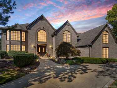 5724 Murfield Drive, Rochester, MI 48306