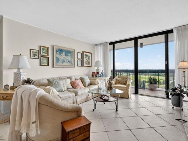 2425 Presidential Way, Unit 1502, West Palm Beach, FL 33401