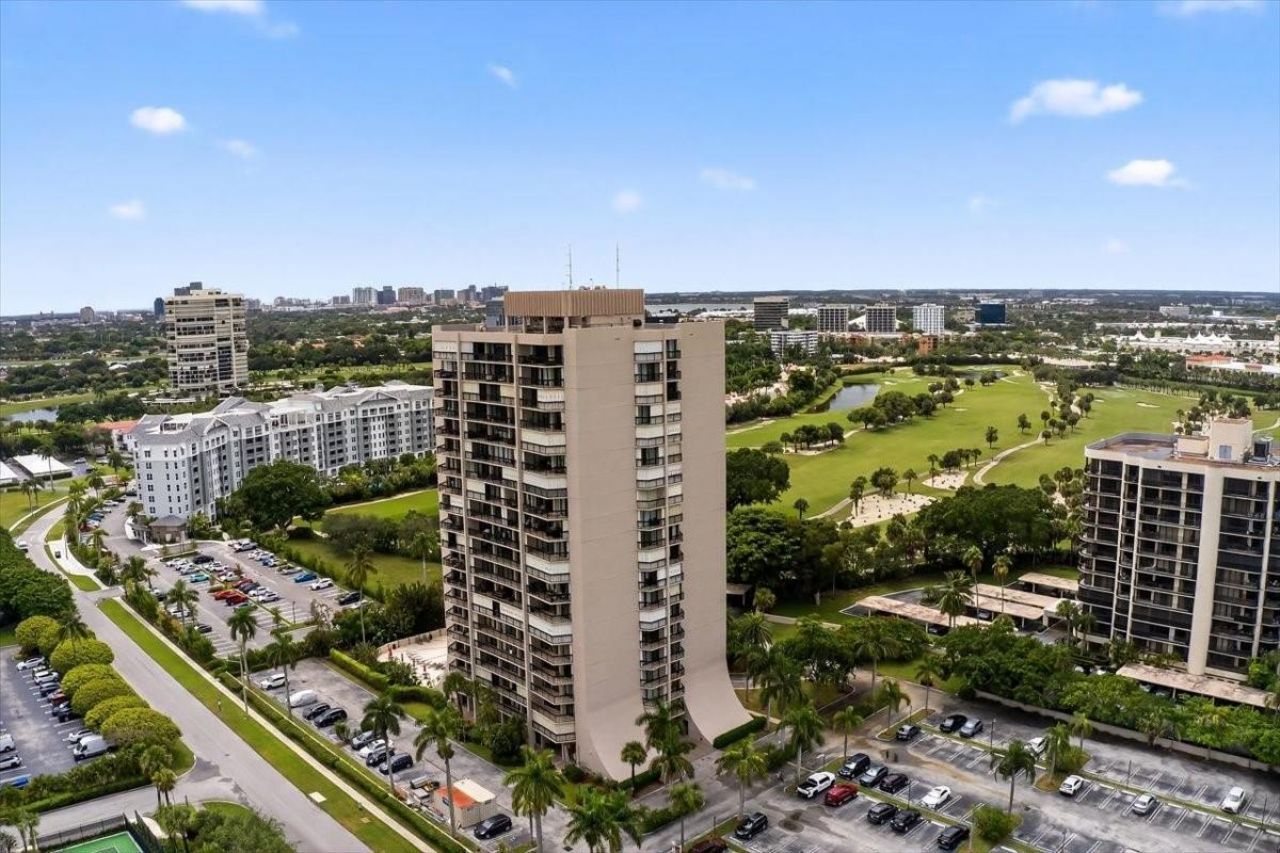 2425 Presidential Way, Unit 1502, West Palm Beach, FL 33401 Photo