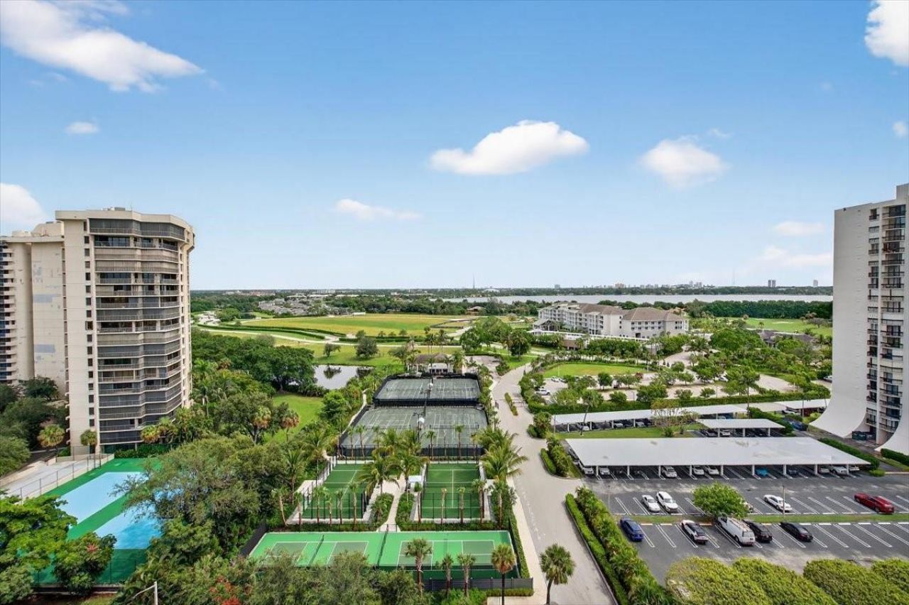 2425 Presidential Way, Unit 1502, West Palm Beach, FL 33401 Photo