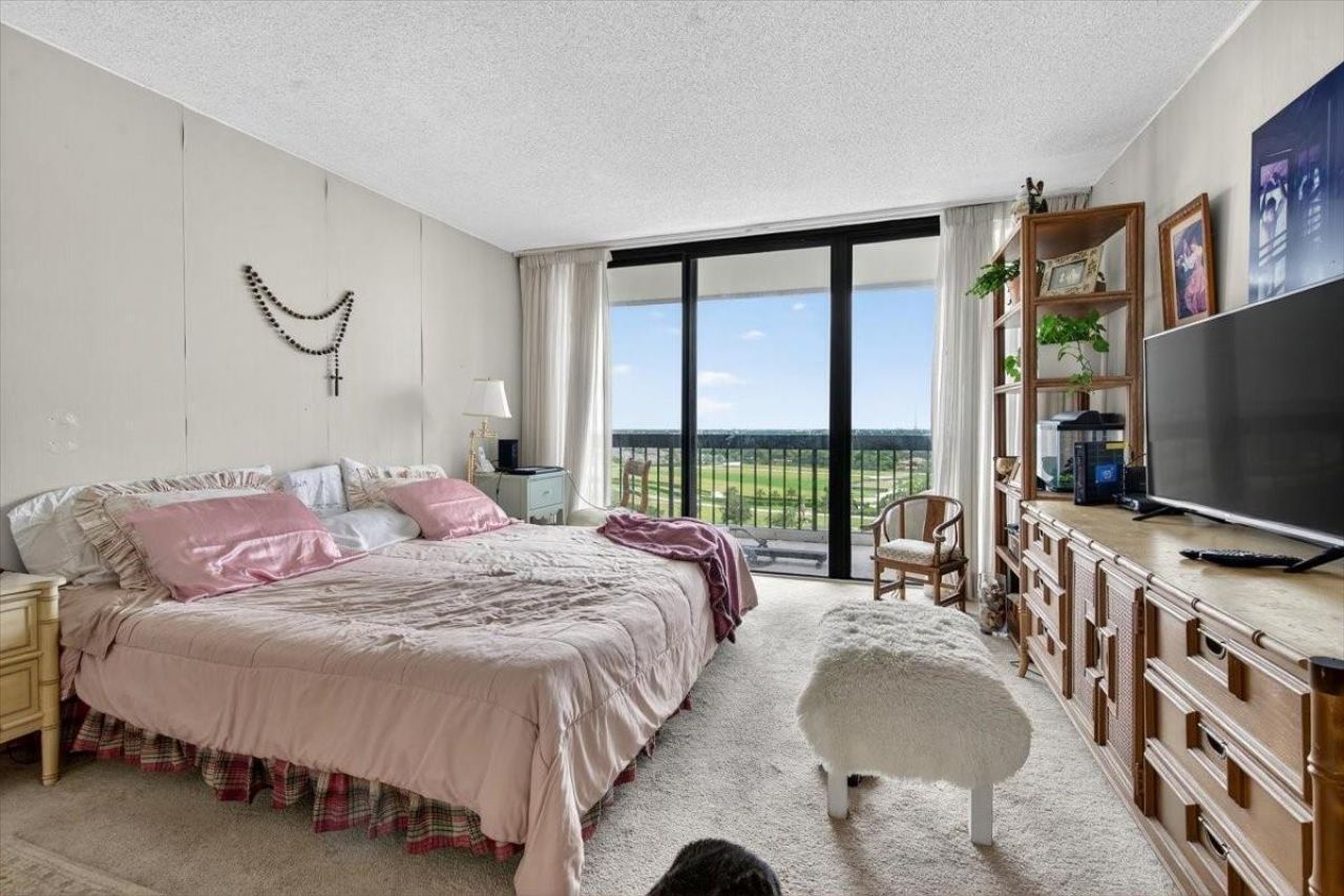 2425 Presidential Way, Unit 1502, West Palm Beach, FL 33401 Photo