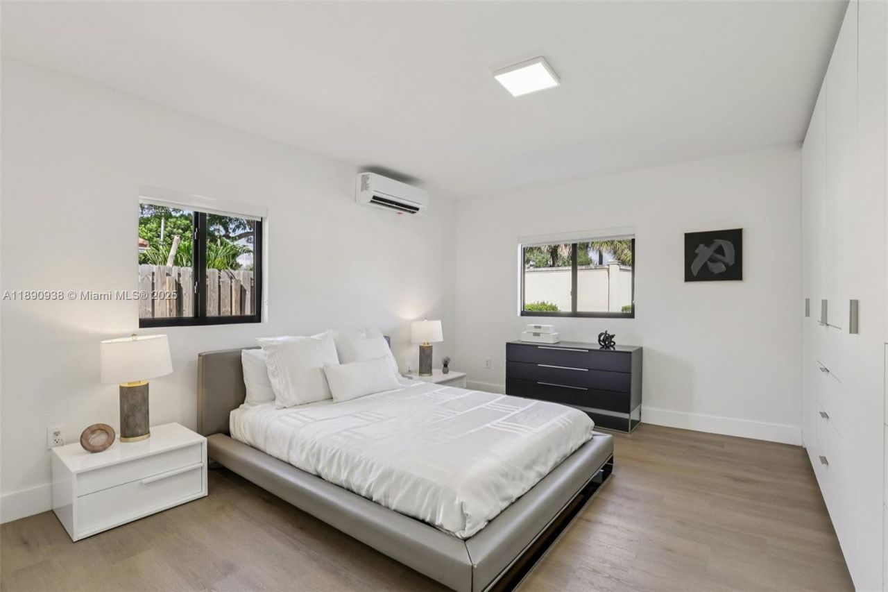 1960 NE 32nd St, Lighthouse Point, FL 33064 Photo