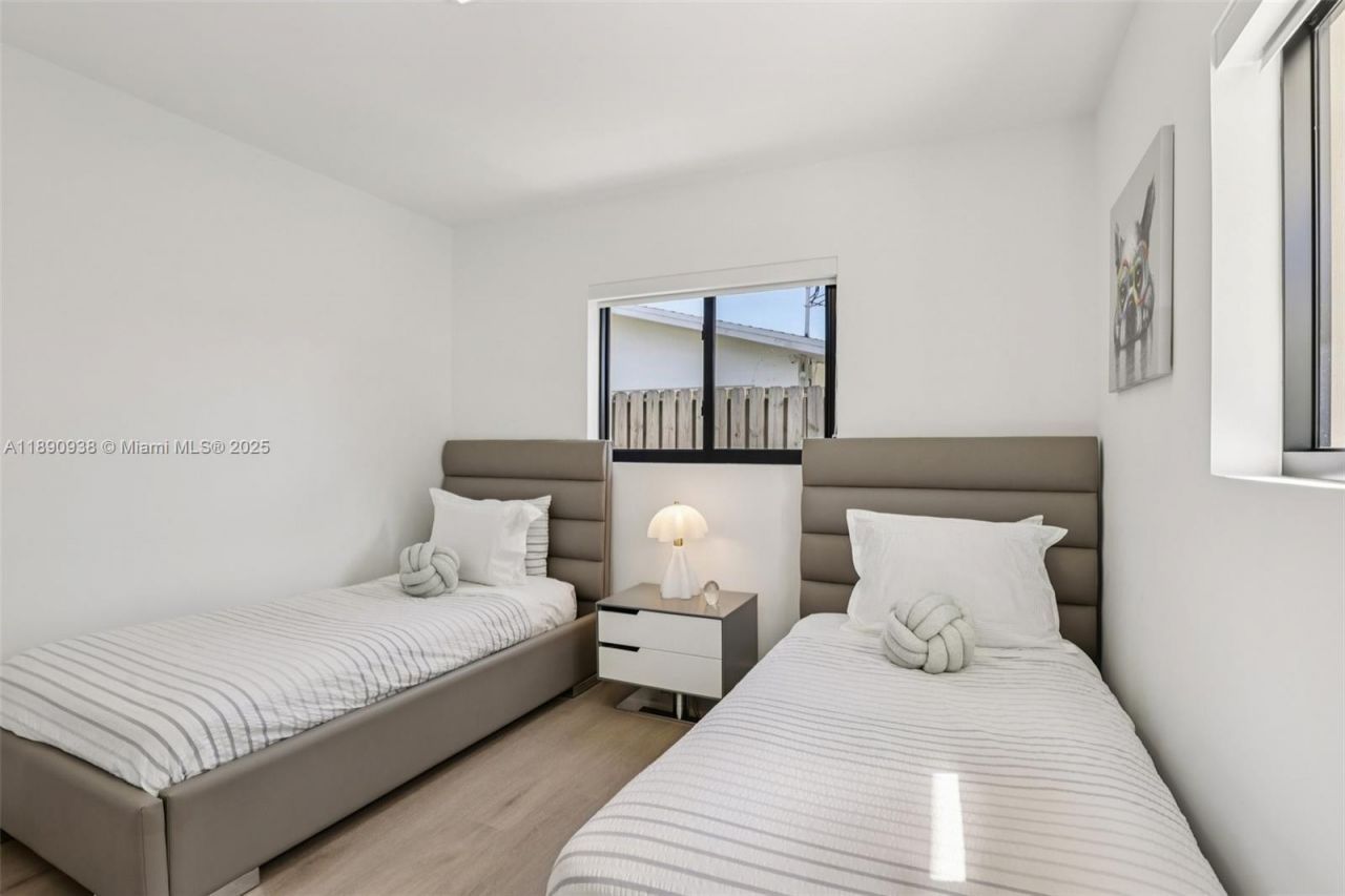 1960 NE 32nd St, Lighthouse Point, FL 33064 Photo