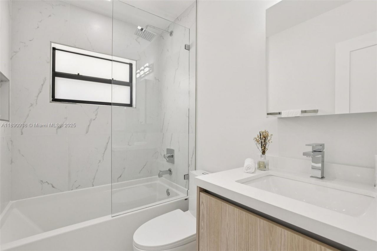 1960 NE 32nd St, Lighthouse Point, FL 33064 Photo