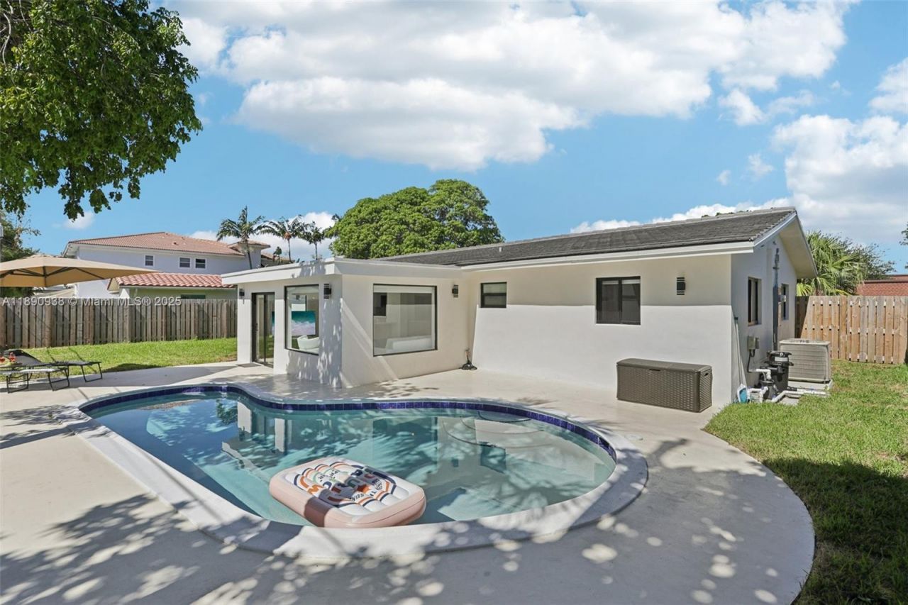 1960 NE 32nd St, Lighthouse Point, FL 33064 Photo