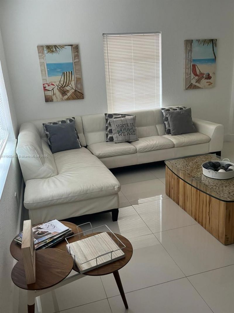 351 E 35th St, Hialeah, FL 33013 Photo