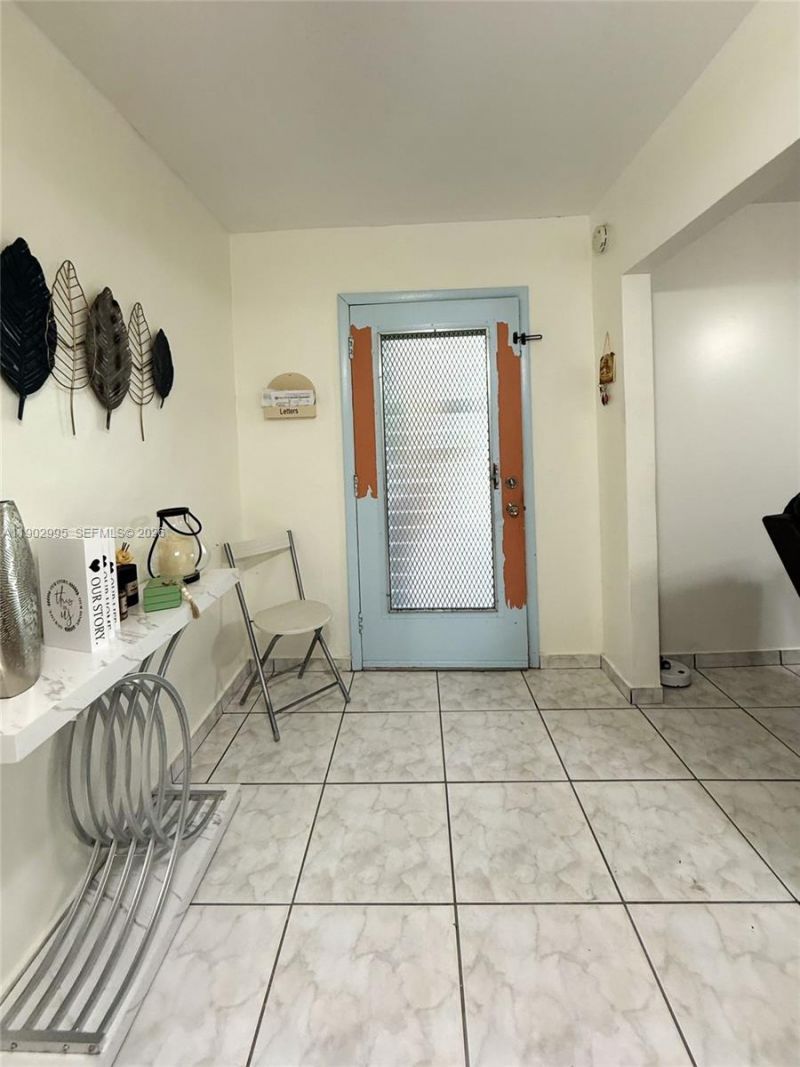 1835 SW 10th St, Miami, FL 33135 Photo