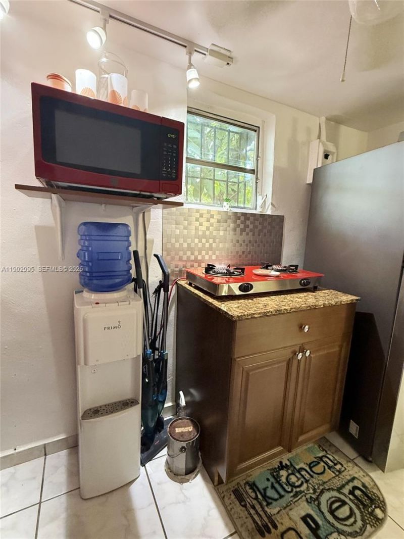 1835 SW 10th St, Miami, FL 33135 Photo