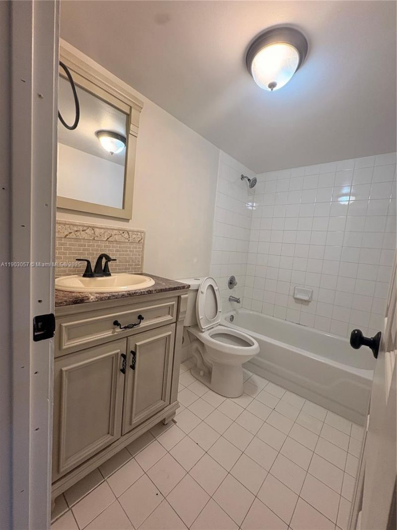 18850 NW 57th Ave, Unit 306, Hialeah, FL 33015 Photo