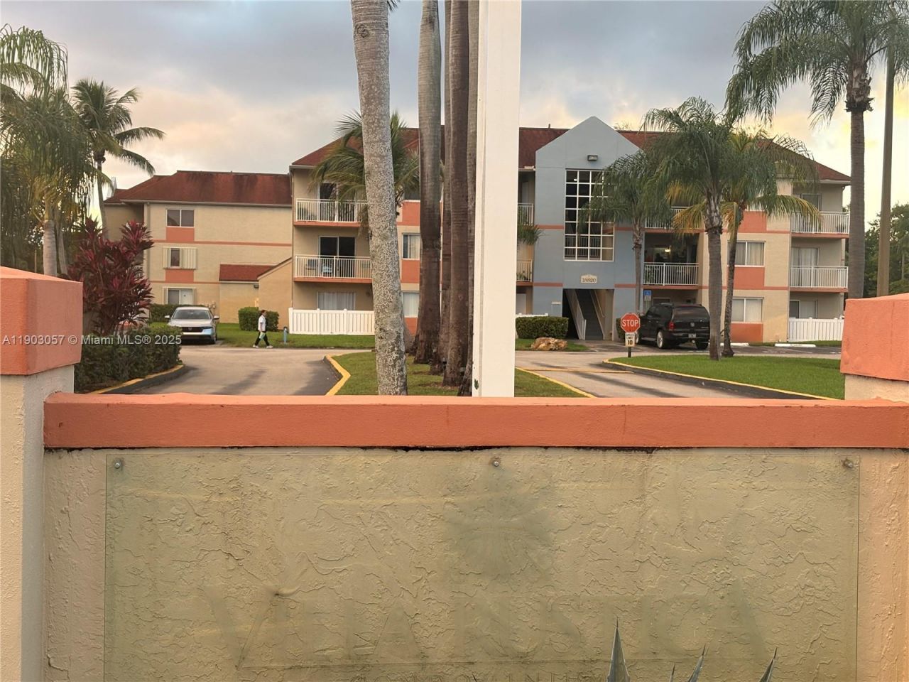 18850 NW 57th Ave, Unit 306, Hialeah, FL 33015 Photo