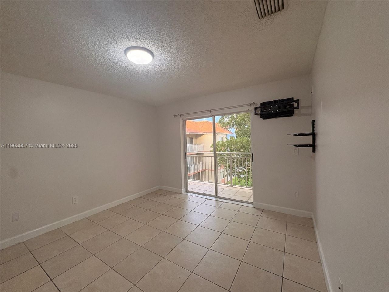 18850 NW 57th Ave, Unit 306, Hialeah, FL 33015 Photo