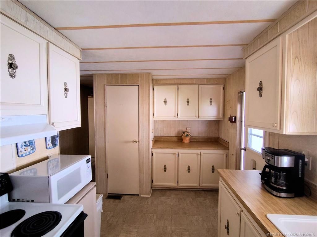 2540 SE Penny Lane, Stuart, FL 34994 Photo
