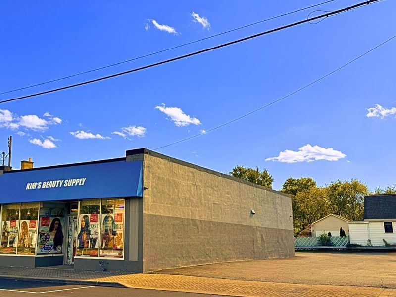 1829 W Galbraith Road, North College Hill, OH 45239 Photo 1