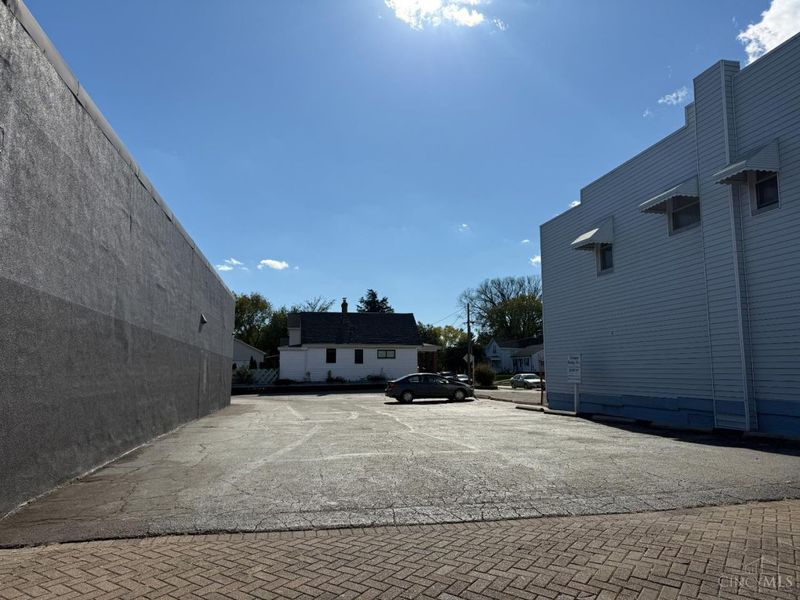 1829 W Galbraith Road, North College Hill, OH 45239 Photo 2