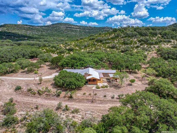 1482 Flat Rock Circle, Leakey, TX 78873