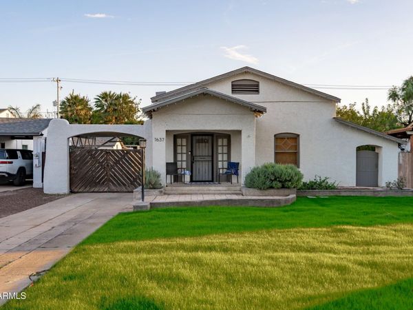 1637 E EARLL Drive, Phoenix, AZ 85016