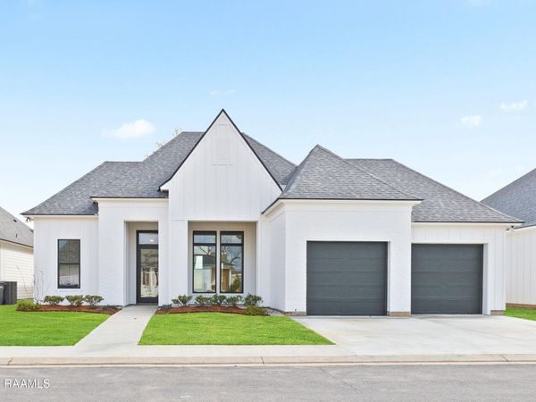 305 Grand Oak Drive , Broussard, LA 70518