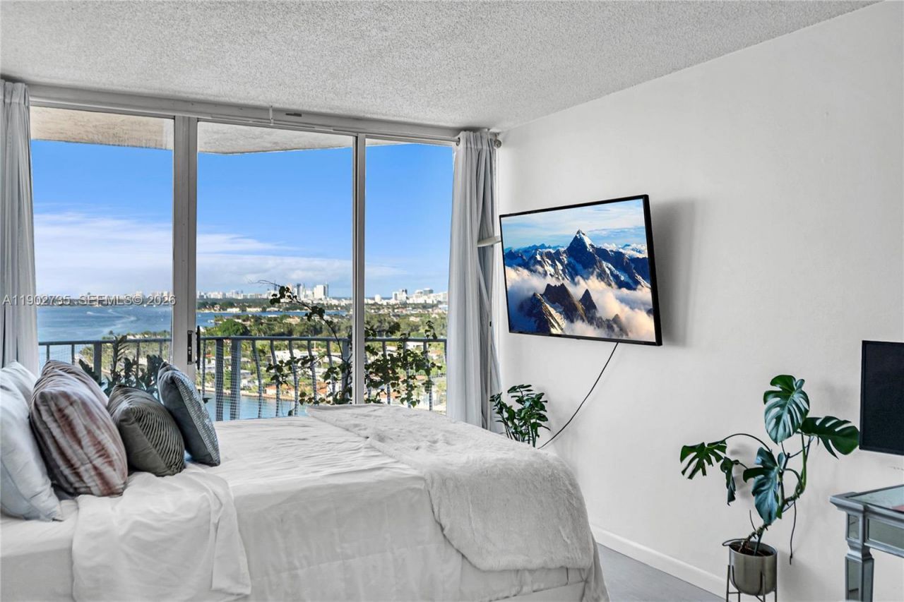 7601 E Treasure Dr, Unit 2412, North Bay Village, FL 33141 Photo