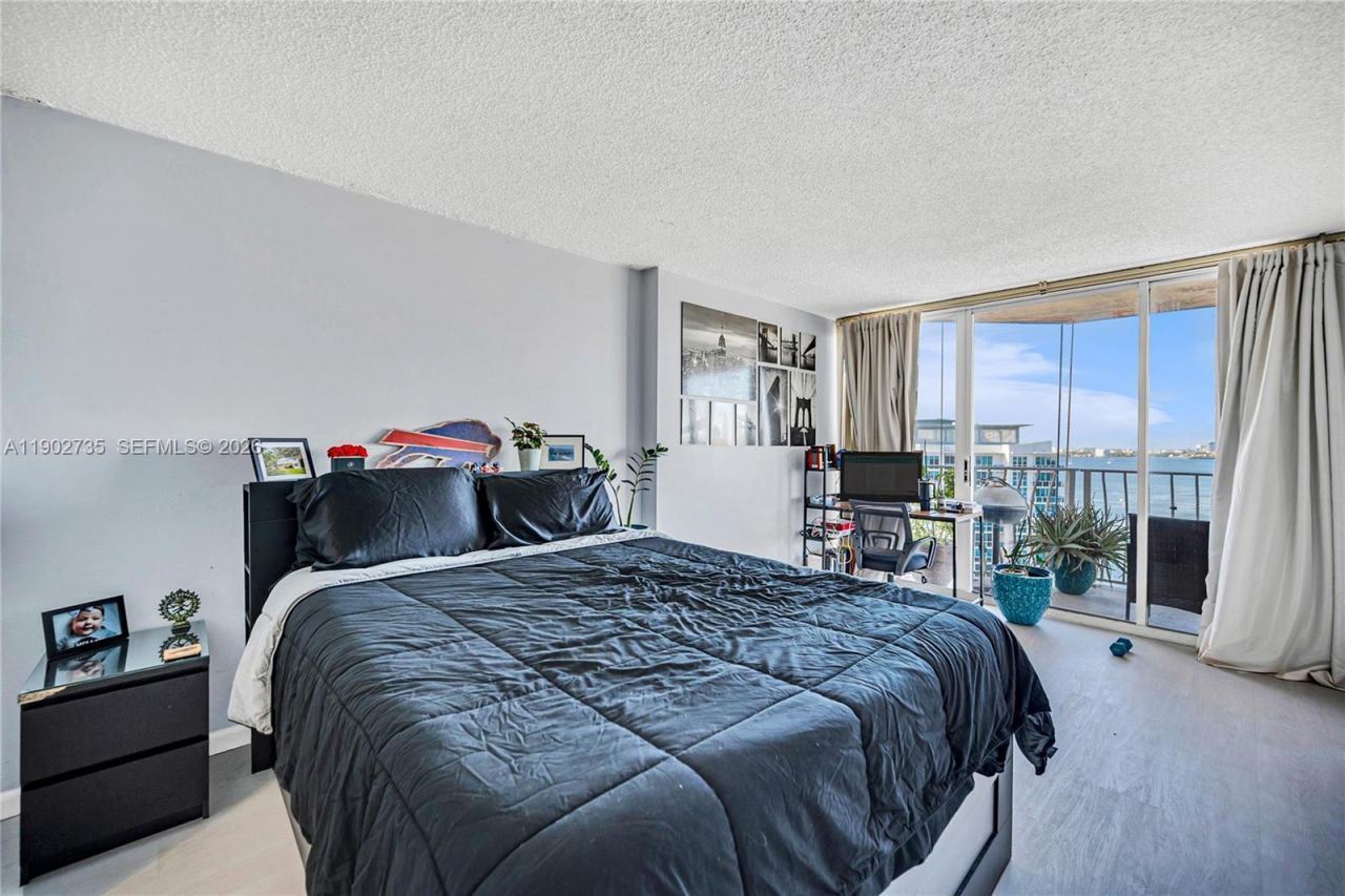 7601 E Treasure Dr, Unit 2412, North Bay Village, FL 33141 Photo