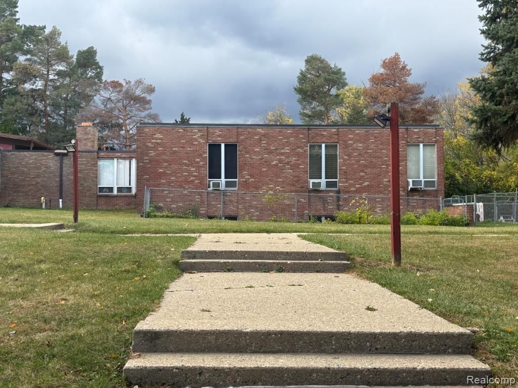 4150 Pontiac Lake Rd, Waterford Township, MI 48322 Main Photo
