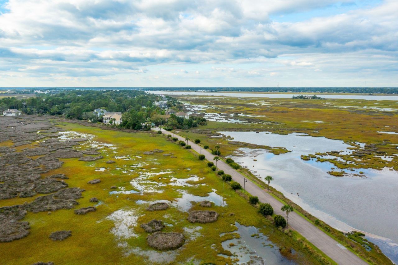 1420 Headquarters Plantation Drive Photo 1