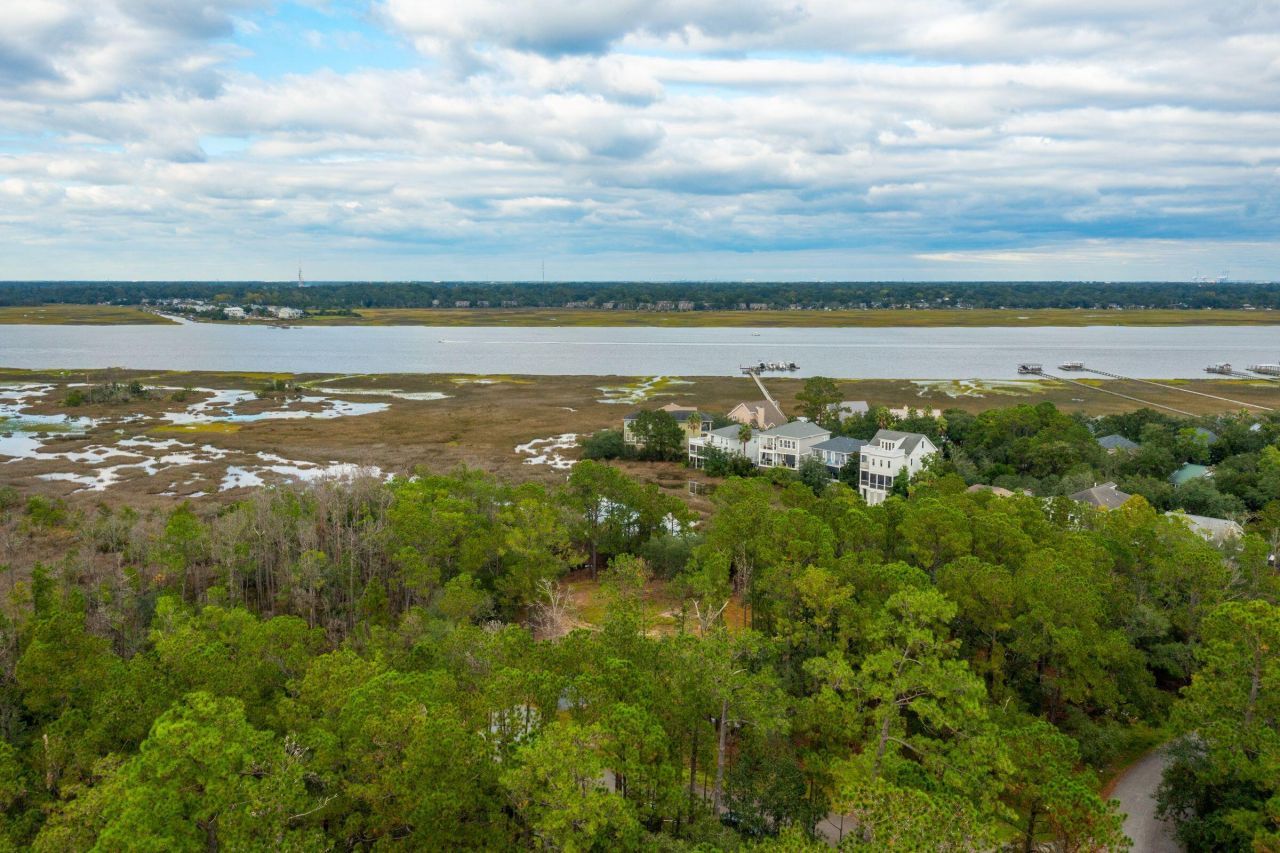 1420 Headquarters Plantation Drive Photo 12