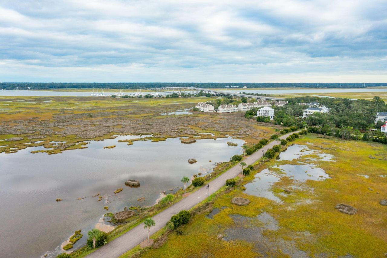 1420 Headquarters Plantation Drive Photo 15