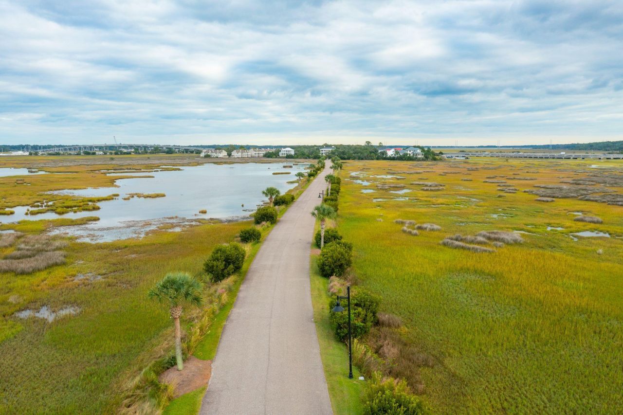 1420 Headquarters Plantation Drive Photo 3