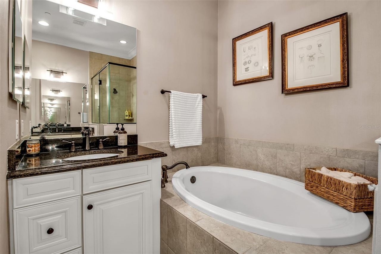 321 Sapphire Lake Drive, Unit 202, Bradenton, FL 34209 Photo