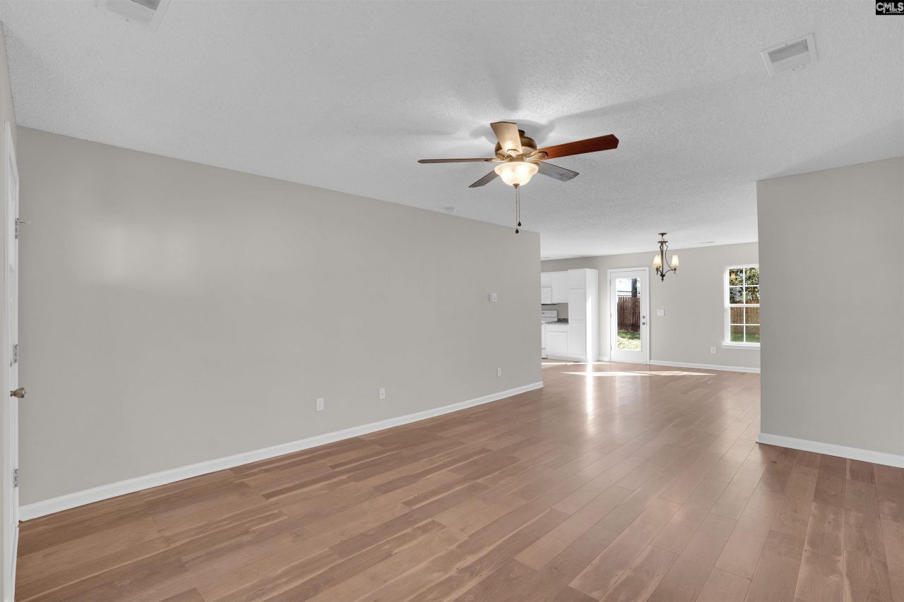 128 Grafton Lane Photo 7