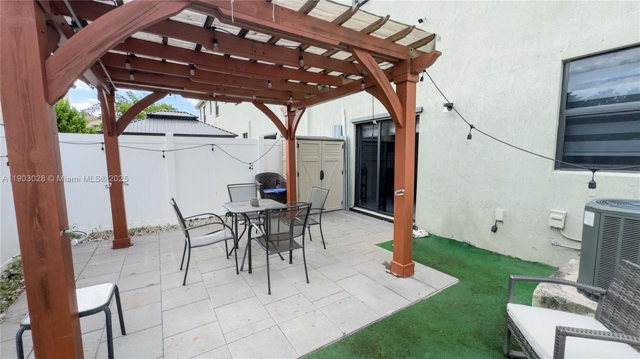 3318 W 106th Ter, Hialeah, FL 33018 Photo