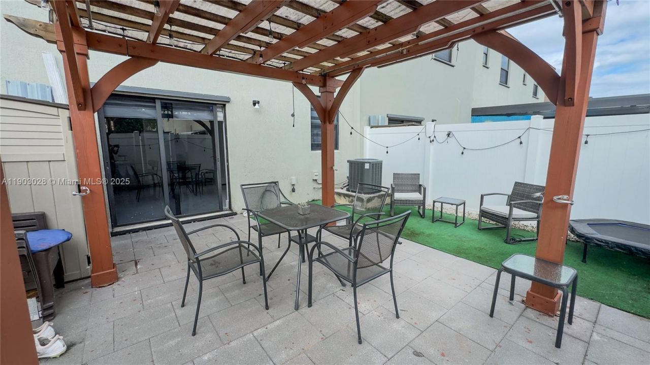 3318 W 106th Ter, Hialeah, FL 33018 Photo