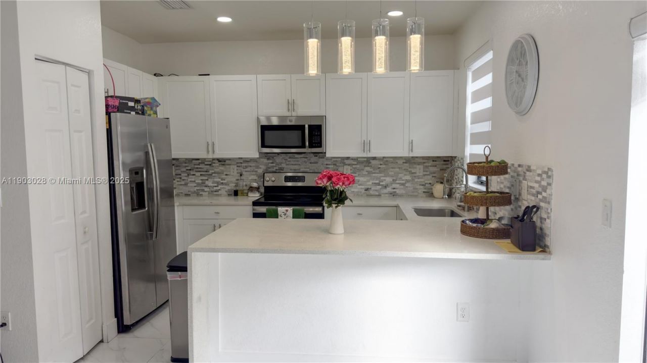 3318 W 106th Ter, Hialeah, FL 33018 Photo