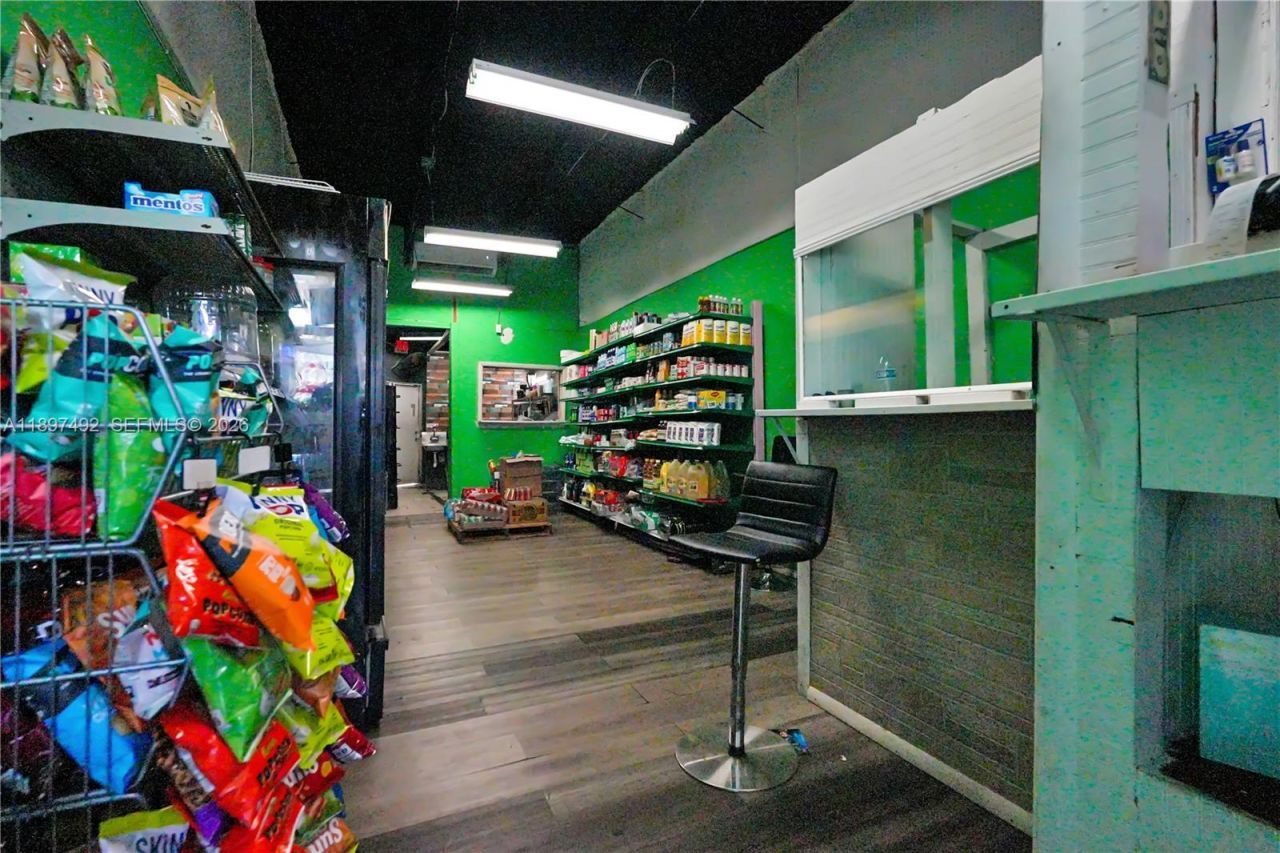 12985 W Dixie Hwy, North Miami, FL 33161 Photo