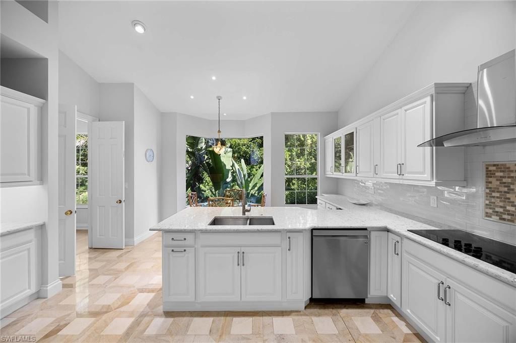 265 Colonade Cir, Unit 2703, Naples, FL 34103 Photo