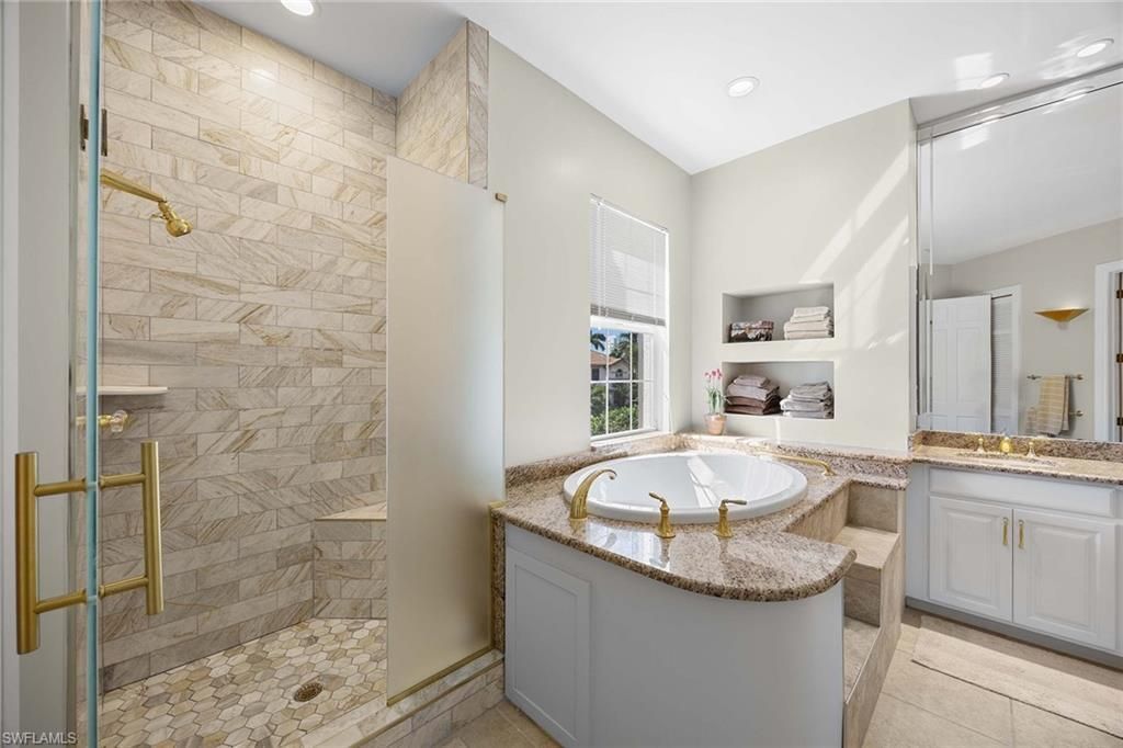 265 Colonade Cir, Unit 2703, Naples, FL 34103 Photo