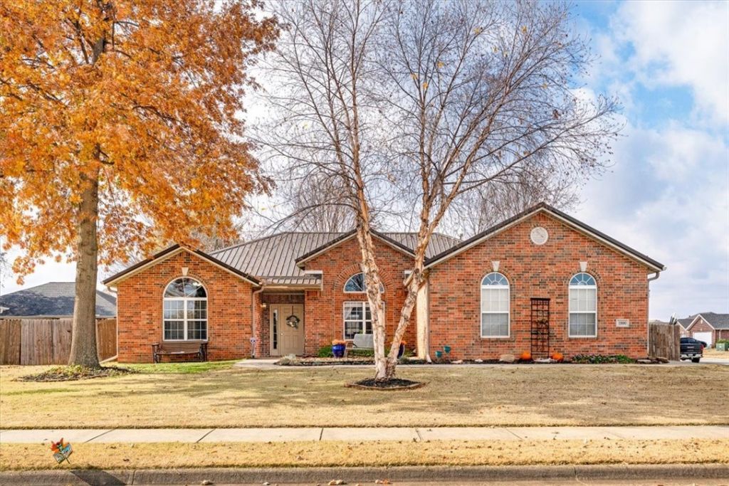 1900 SW Aspen Street, Bentonville, AR 72713 Main Photo