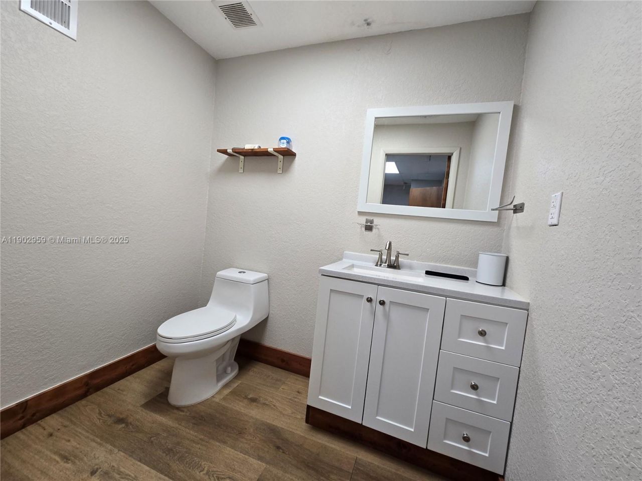 3580 NW 32nd St, Miami, FL 33142 Photo