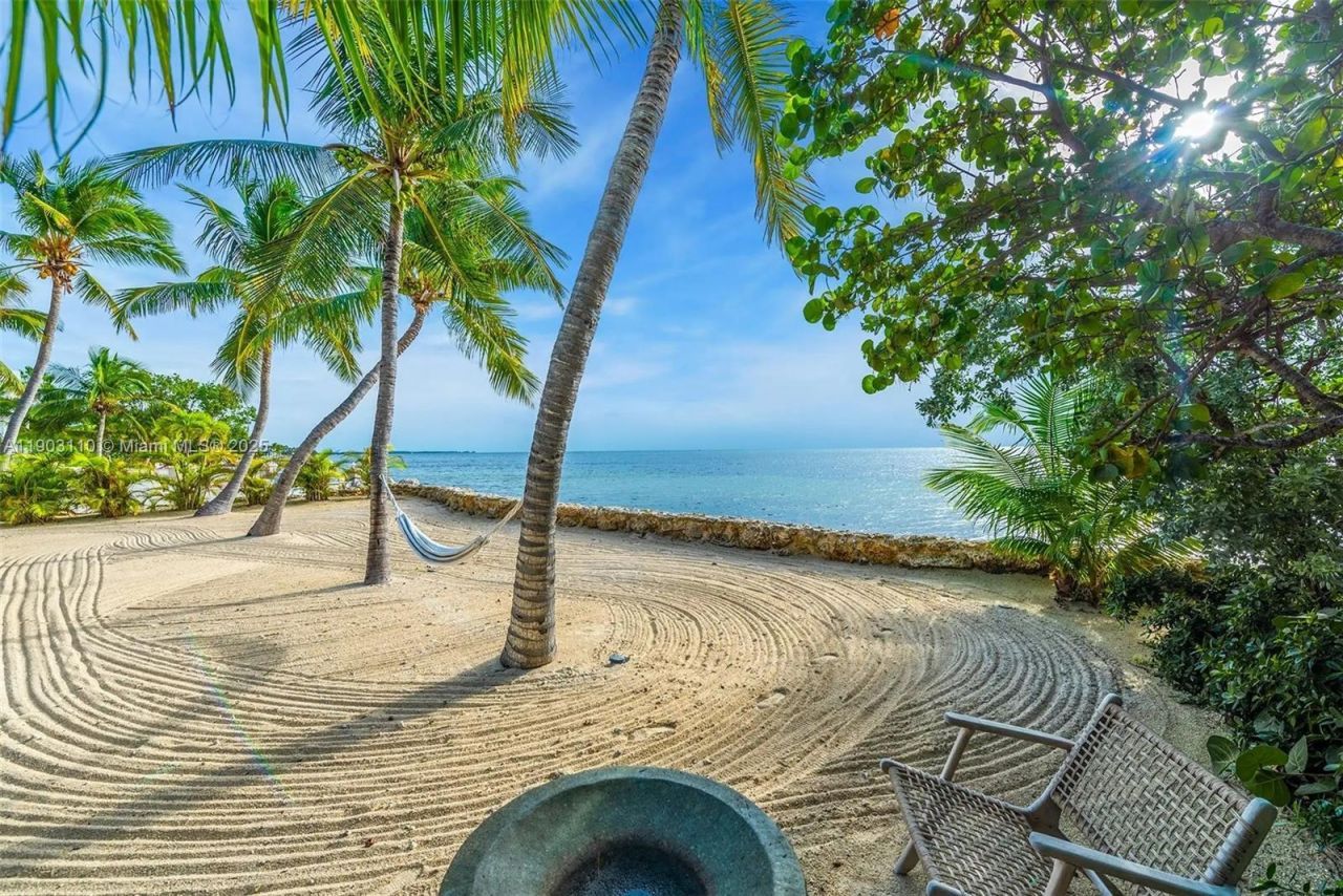 60 Ocean Front Dr, Key Largo, FL 33037 Photo